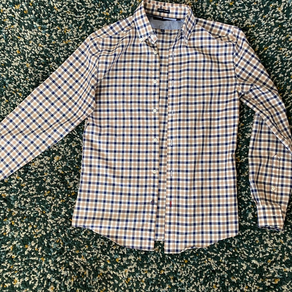 Tommy Hilfiger long sleeve dress shirt